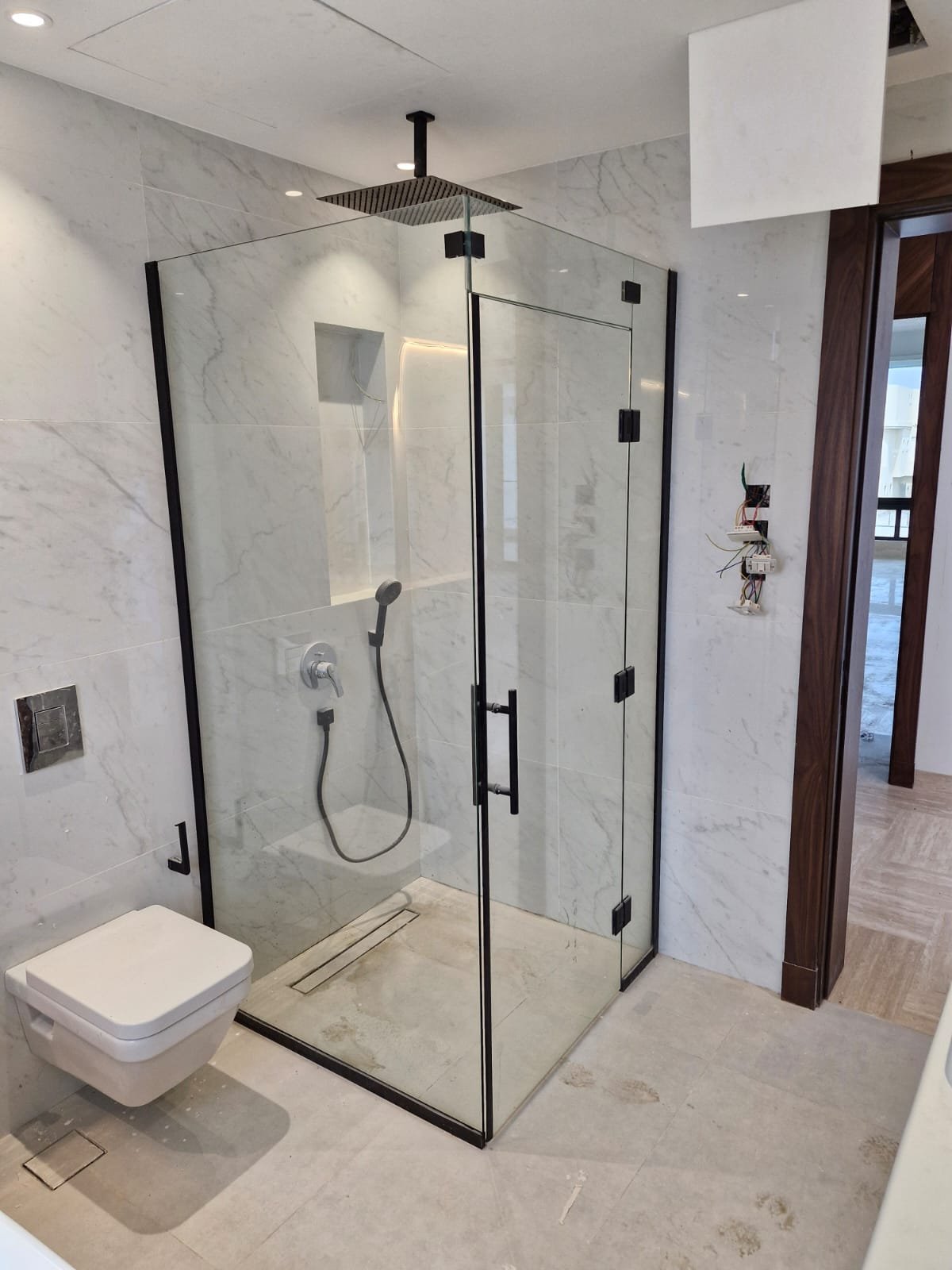 Aluminium Shower Glass in Makkah