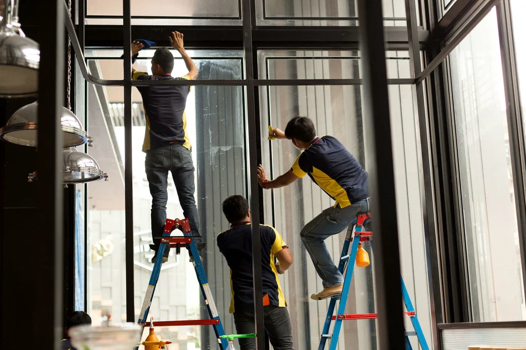 Aluminum and glass work in Makkah